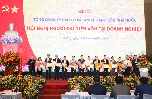 C&aacute;c tập đo&agrave;n, c&ocirc;ng ty c&oacute; th&agrave;nh t&iacute;ch xuất sắc nhận Giấy khen của SCIC.