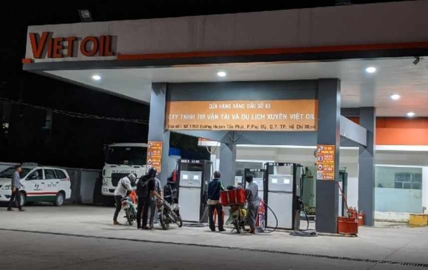 Bộ Tài chính khẳng định một số doanh nghiệp đầu mối kinh doanh xăng dầu chưa thực hiện đúng, đủ các quy định của pháp luật hiện hành nên dừng làm thủ tục thông quan.