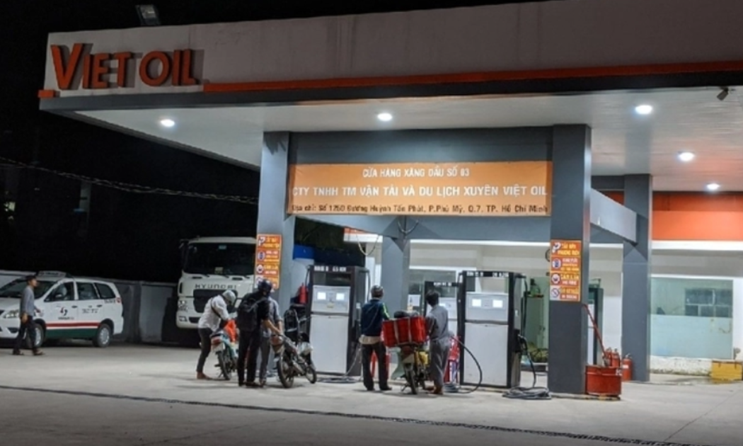Bộ Tài chính khẳng định một số doanh nghiệp đầu mối kinh doanh xăng dầu chưa thực hiện đúng, đủ các quy định của pháp luật hiện hành nên dừng làm thủ tục thông quan.