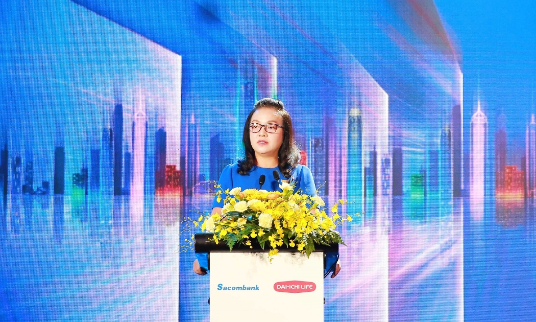 Bà Nguyễn Đức Thạch Diễm - Phó Chủ tịch thường trực Hội đồng Quản trị kiêm Tổng giám đốc Sacombank phát biểu tại buổi lễ.