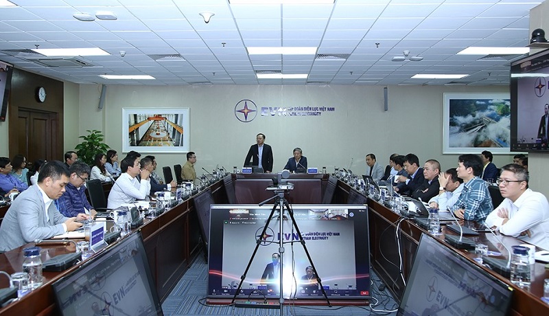 Cuộc họp giữa Cục Điều tiết điện lực, EVN v&agrave; c&aacute;c chủ đầu tư dự &aacute;n năng lượng t&aacute;i tạo.