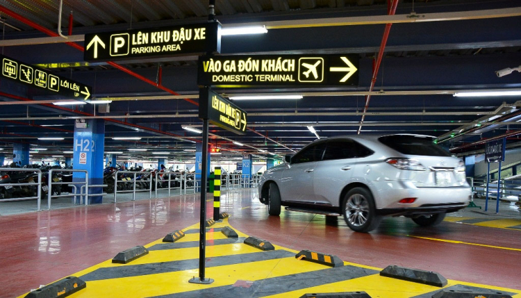 Bãi giữ xe cao tầng lắp ghép tại sân bay Tân Sơn Nhất, TP.HCM.