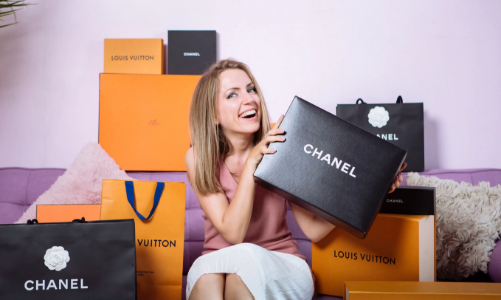 Lạm phát thúc đẩy giới nhà giàu đầu tư vào đồ hiệu