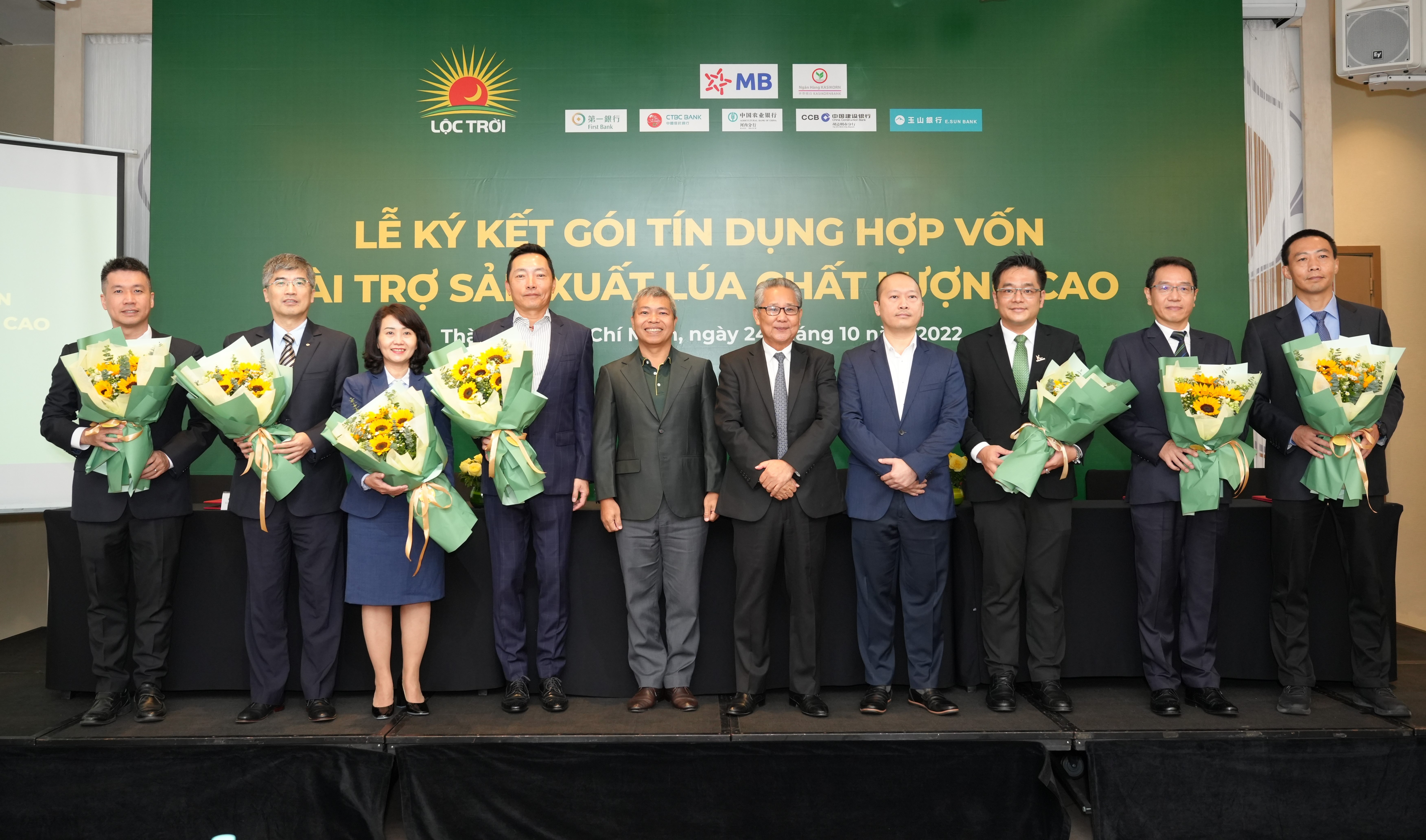 Lễ ký kết hợp đồng tài trợ hợp vốn giữa Lộc Trời và 7 ngân hàng lớn