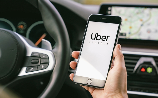 Uber ra mắt dịch vụ quảng cáo cạnh tranh trực tiếp với Lyft