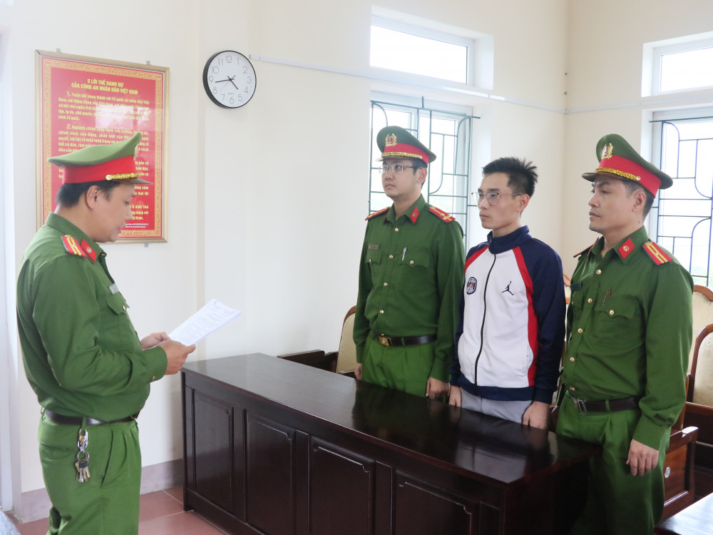 Cơ quan điều tra ra quyết định khởi tố bị can Hùng. Ảnh: Công an tỉnh Hà Tĩnh.