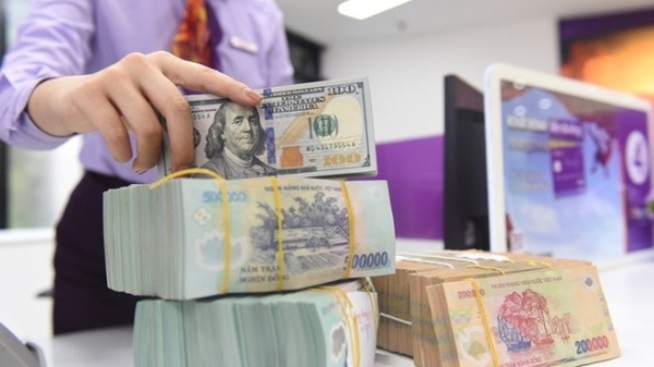 Thu ngân sách “cán đích” sau 10 tháng nhưng khó khăn bắt đầu hiện rõ