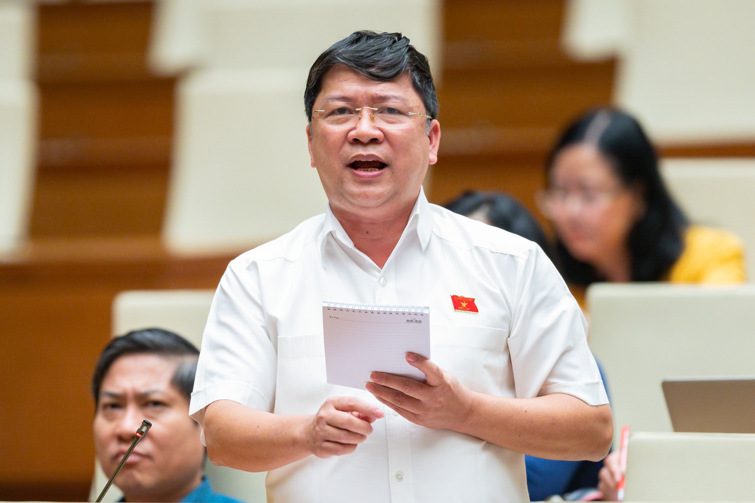 Đại biểu Tạ Văn Hạ