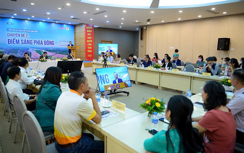 Toàn cảnh Diễn đàn “Quy hoạch đô thị ven sông Hồng-Chuyên đề II: Điểm sáng phía Đông”.