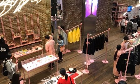 Bên trong một cửa hàng pop up của BTS tại Seoul. Ảnh: CNN