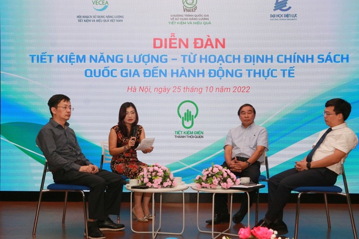 Các chuyên gia chia sẻ tại diễn dàn.