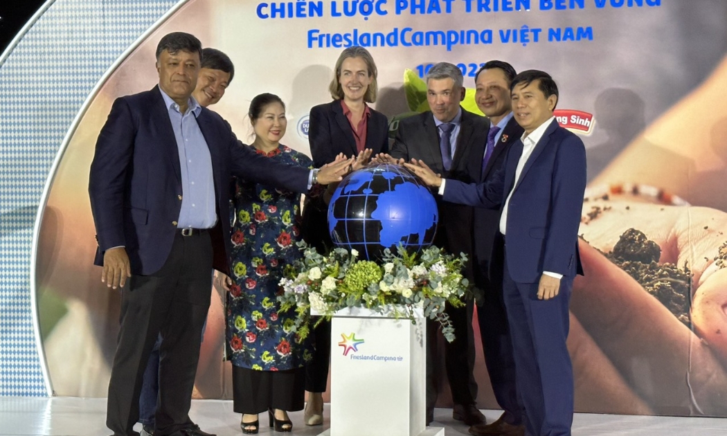 FrieslandCampina Việt Nam công bố chiến lược phát triển bền vững “Chung tay nuôi dưỡng hành tinh của chúng ta” tối 25/10 tại TP.HCM.