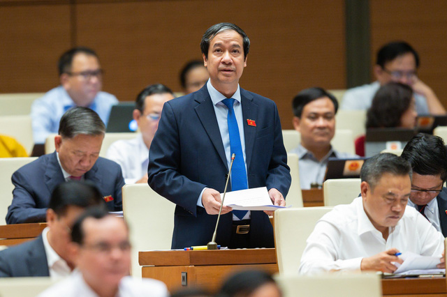 Bộ trưởng Bộ Giáo dục và đào tạo Nguyễn Kim Sơn.