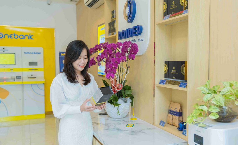 Đến điểm giao dịch số ONEBANK, khách hàng còn trải nghiệm nhiều tiện ích tiêu dùng thông minh.
