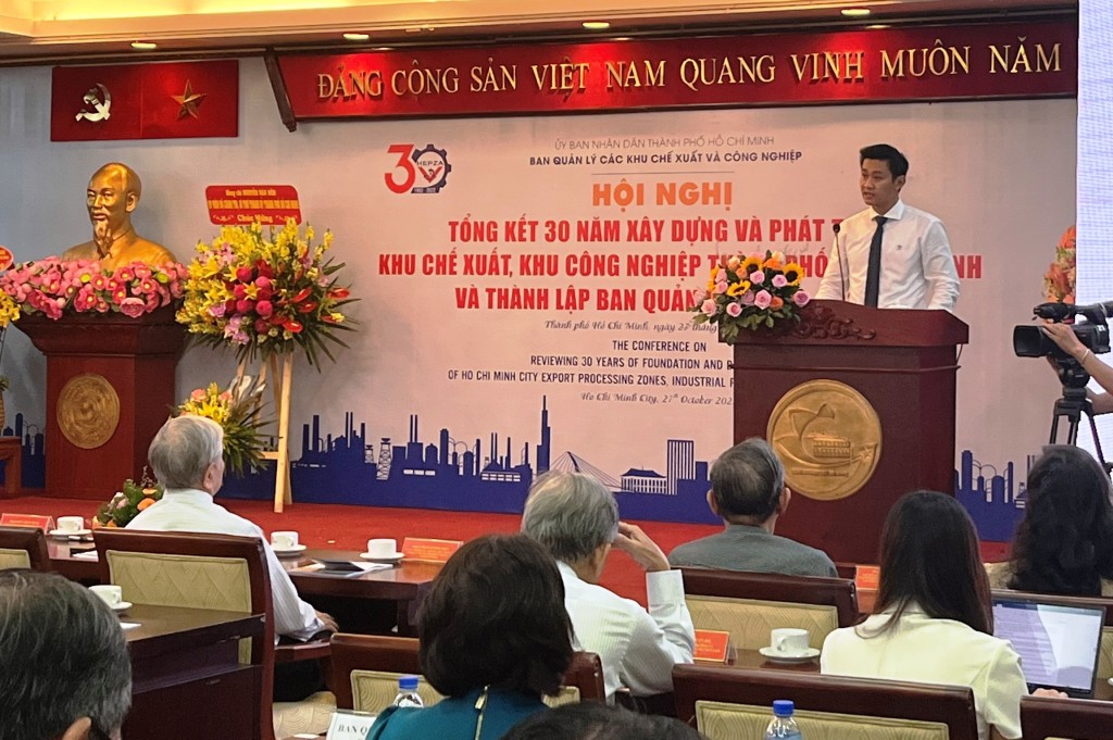 &Ocirc;ng Hứa Quốc Hưng, Trưởng Ban Quản l&yacute; Hepza, ph&aacute;t biểu tại hội nghị - Ảnh: TĐ.