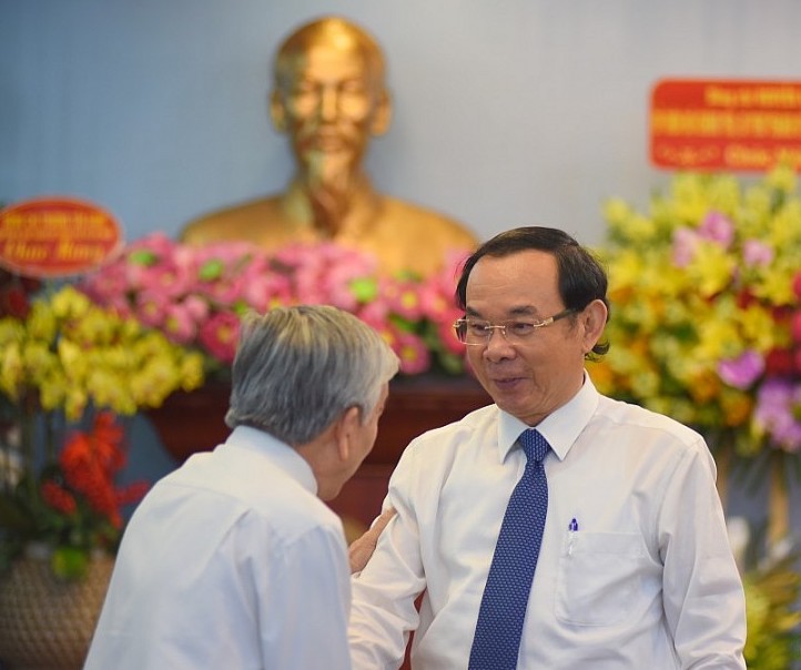 &Ocirc;ng Nguyễn Văn N&ecirc;n, B&iacute; thư Th&agrave;nh uỷ TP.HCM, gửi lời tri &acirc;n&nbsp;đến những người d&acirc;n đ&atilde; hy sinh quyền lợi của m&igrave;nh để giao đất cho Nh&agrave; nước- Ảnh: TĐ. &nbsp;