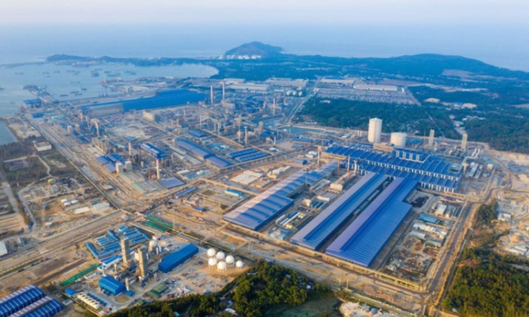 Doanh nghiệp tại Khu Kinh tế Dung Quất đã có đơn kiến nghị UBND tỉnh Quảng Ngãi nhanh chóng hoàn thành dự án kè chống sạt lở kết hợp đường cứu nạn, di dân