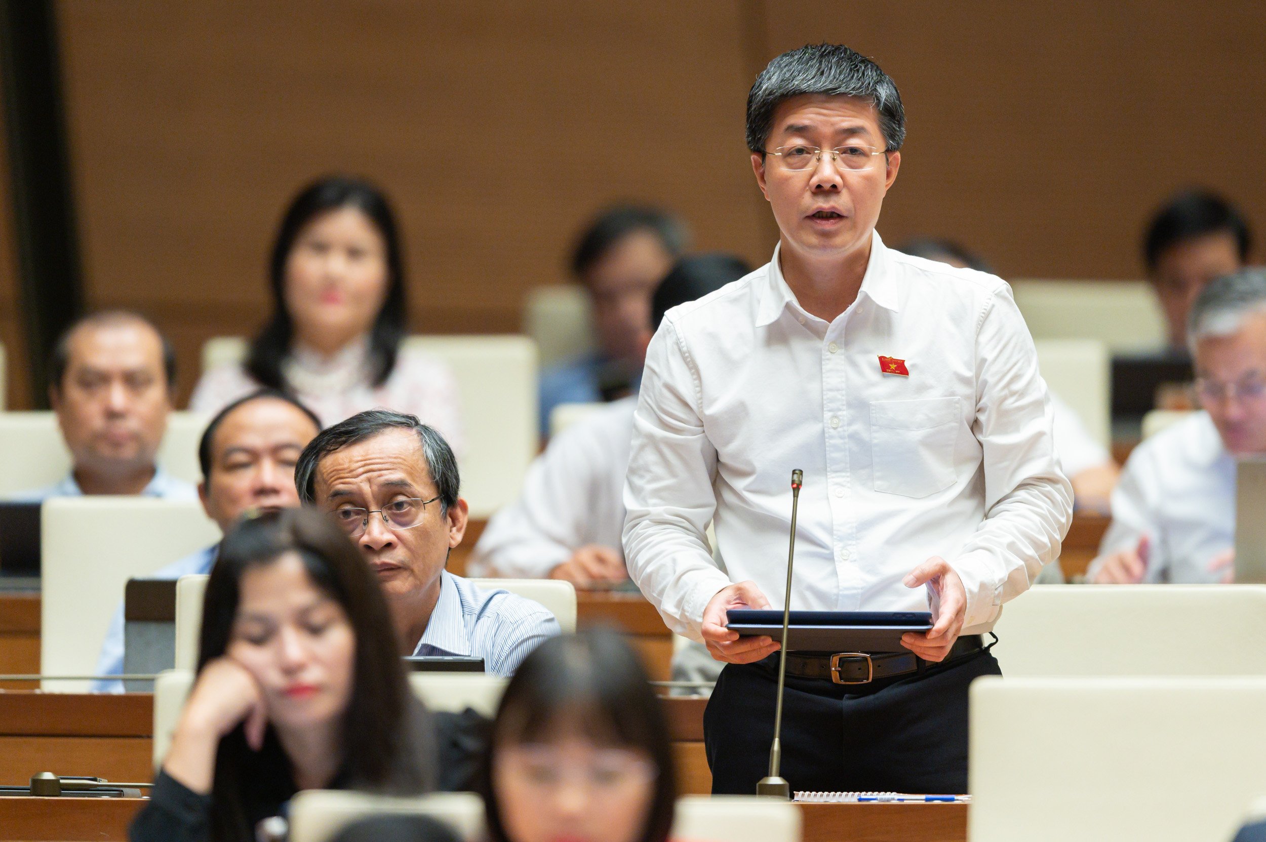 Đại biểu Nguyễn Mạnh H&ugrave;ng - Đo&agrave;n Đại biểu Quốc hội Tp.Cần Thơ ph&aacute;t biểu tại phi&ecirc;n thảo luận.