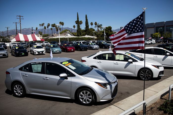 C&aacute;c vấn đề về chuỗi cung ứng đ&atilde; ảnh hưởng đến nguồn cung v&agrave; gi&aacute; của cả &ocirc; t&ocirc; mới lẫn &ocirc; t&ocirc; cũ - Ảnh: Shutterstock