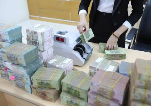 Exchange rate and interbank interest rate down sharply