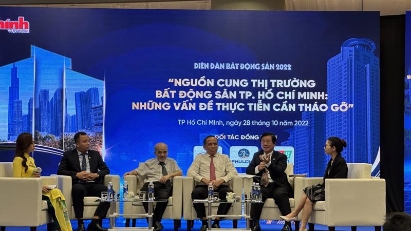 Real Estate Forum discusses market pros and cons