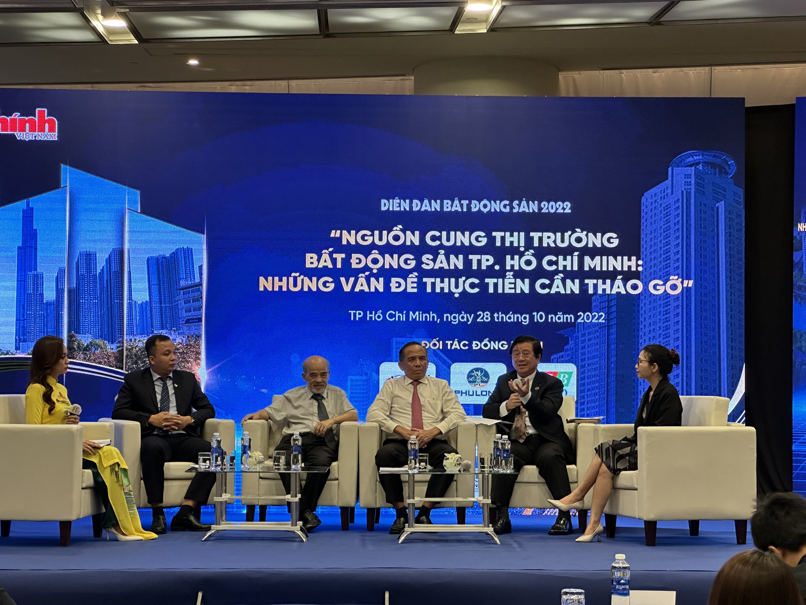 Các chuyên gia tại Diễn đàn Bất động sản 2022 “Nguồn cung thị trường bất động sản TP.HCM: Những vấn đề thực tiễn cần tháo gỡ” do Thời báo Tài chính Việt Nam tổ chức chiều 28/10.
