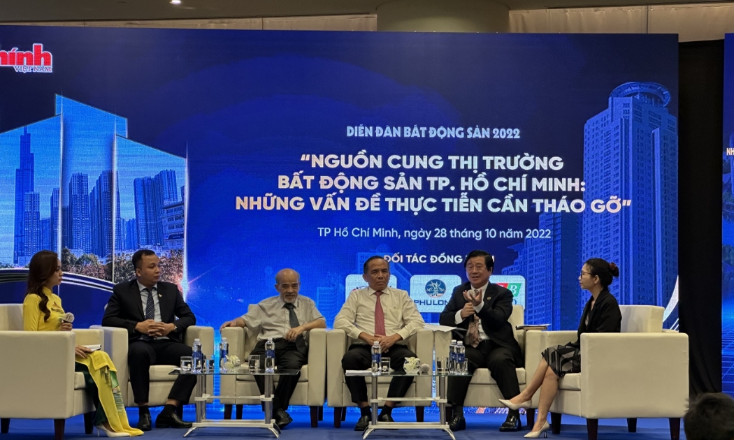 Các chuyên gia tại Diễn đàn Bất động sản 2022 “Nguồn cung thị trường bất động sản TP.HCM: Những vấn đề thực tiễn cần tháo gỡ” do Thời báo Tài chính Việt Nam tổ chức chiều 28/10.