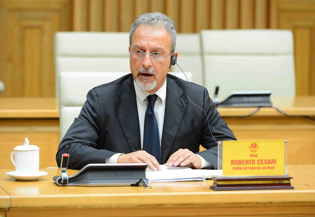 &Ocirc;ng Roberto Cesari dẫn đầu ph&aacute;i đo&agrave;n EC đến l&agrave;m việc với Ph&oacute; Thủ tướng L&ecirc; Văn Th&agrave;nh