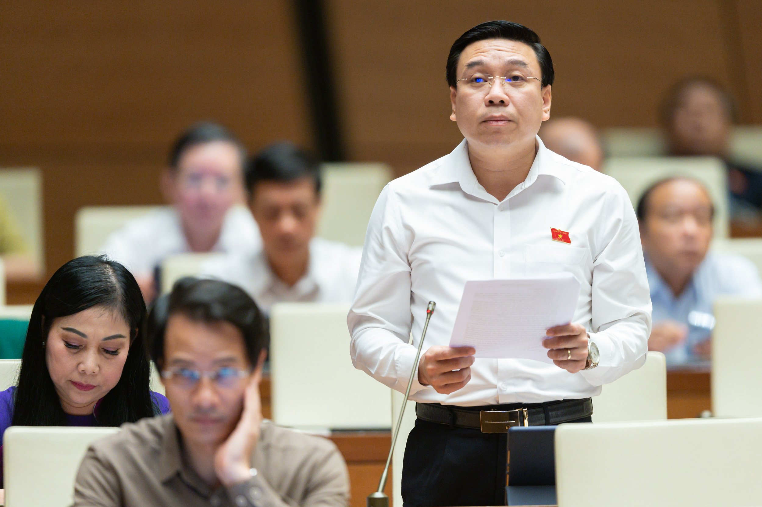 Đại biểu Nguyễn Văn Mạnh&nbsp;ph&aacute;t biểu tại phi&ecirc;n thảo luận - Ảnh: Quochoi.vn