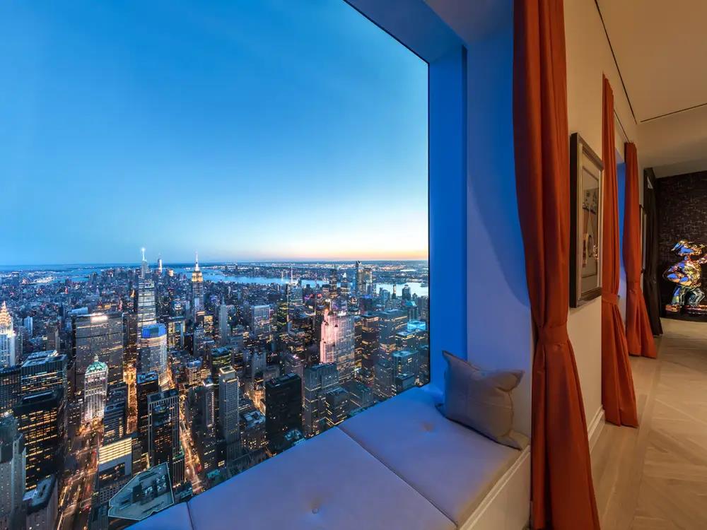 Căn hộ 432 Park Avenue được thiết kế với vô vàn cửa sổ lớn nhằm khai thác triệt để tầm nhìn triệu đô ôm trọn toàn cảnh thành phố New York, Mỹ. Nguồn: Streeteasy.
