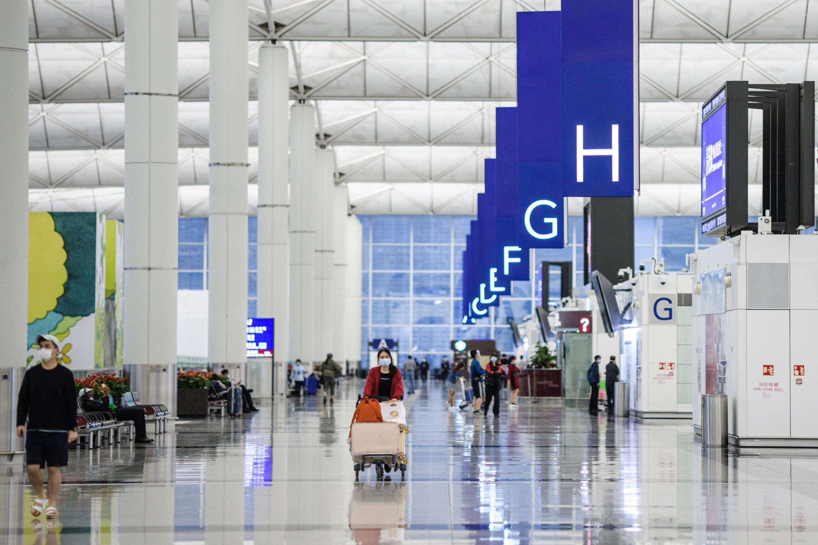 Sau khi nới lỏng các biện pháp hạn chế, số lượng các chuyến bay đến Hong Kong nhìn chung chưa có sự thay đổi.