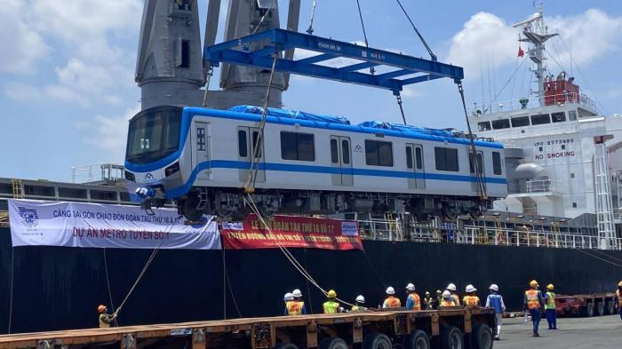 Tuyến metro số 1 Bến Thành - Suối Tiên có tổng chiều dài 19,7 km với 2,6 km đi ngầm và 17,2 km đi trên cao, gồm 17 đoàn tàu, mỗi đoàn tàu dài 61,5 m.