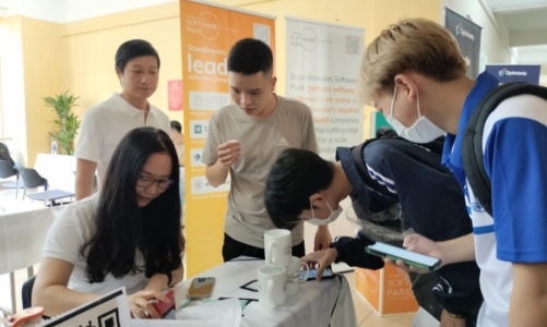 Hơn 1.000 sinh viên tham dự Ngày hướng nghiệp