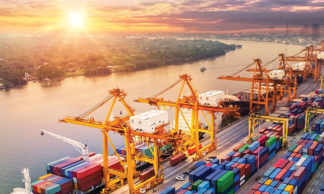 Một số mặt hàng xuất khẩu của Việt Nam sang Trung Quốc có tỷ trọng lớn như rau quả, gạo, sắn và sản phẩm sắn, cao su, máy ảnh, máy quay phim và linh kiện...