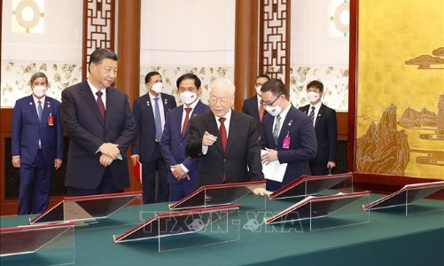 Việt Nam -Trung Quốc ký kết 13 văn kiện hợp tác giữa hai Đảng, hai nước