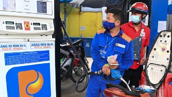 Giá xăng dầu đồng loạt giảm mạnh
