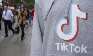 Những gã khổng lồ công nghệ của Trung Quốc đang tìm cách phá vỡ thị trường thương mại điện tử quốc tế do Amazon thống trị.