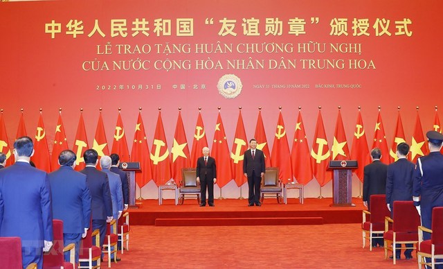 Tổng Bí thư Ban Chấp hành Trung ương Đảng Cộng sản Trung Quốc, Chủ tịch Trung Quốc Tập Cận Bình đã trao Huân chương Hữu nghị nước CHND Trung Hoa tặng Tổng Bí thư Nguyễn Phú Trọng - Ảnh: TTXVN