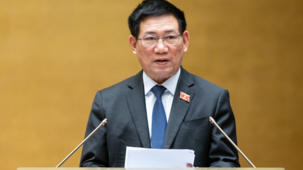 Luật Giá (sửa đổi): Đề xuất quy định giá trần sách giáo khoa, giữ Quỹ Bình ổn giá xăng dầu dù còn tranh cãi