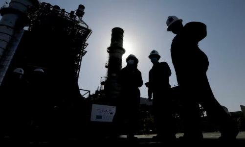 Các “đại gia” dầu lửa khó xử vì… lãi quá khủng