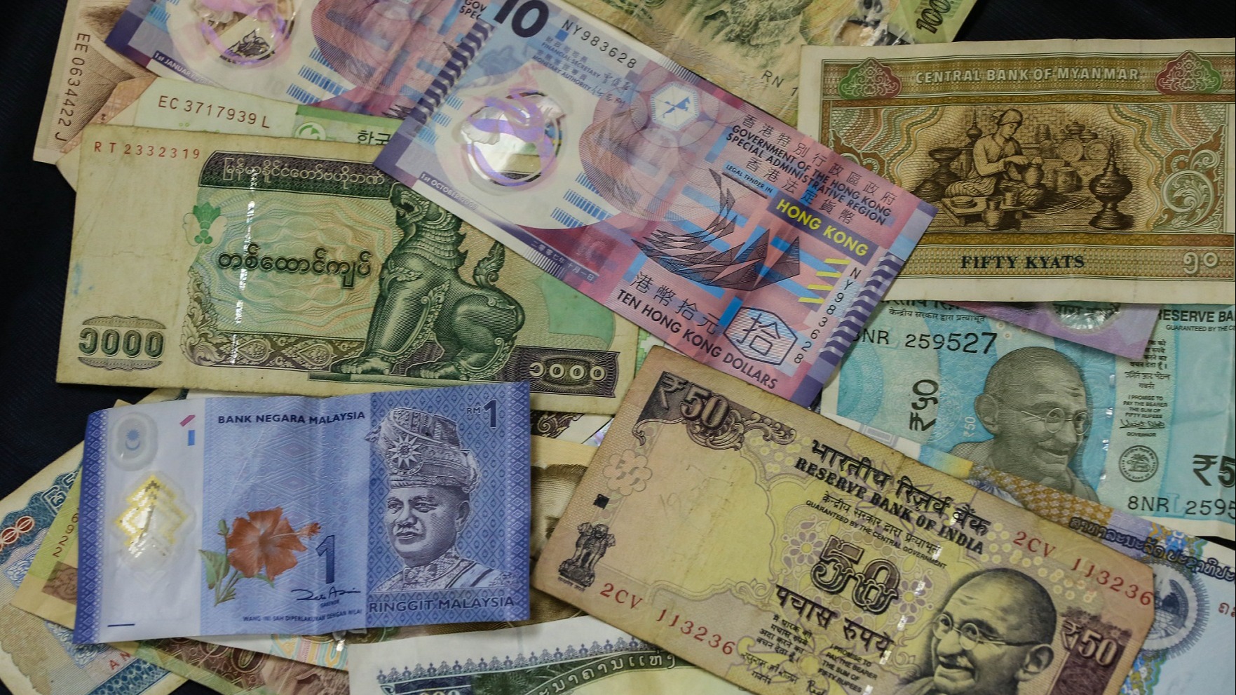 Một số đồng tiền châu Á đã giảm giá trị từ 10% trở lên so với đồng USD kể từ cuối tháng 3 - Ảnh: Nikkei Asia