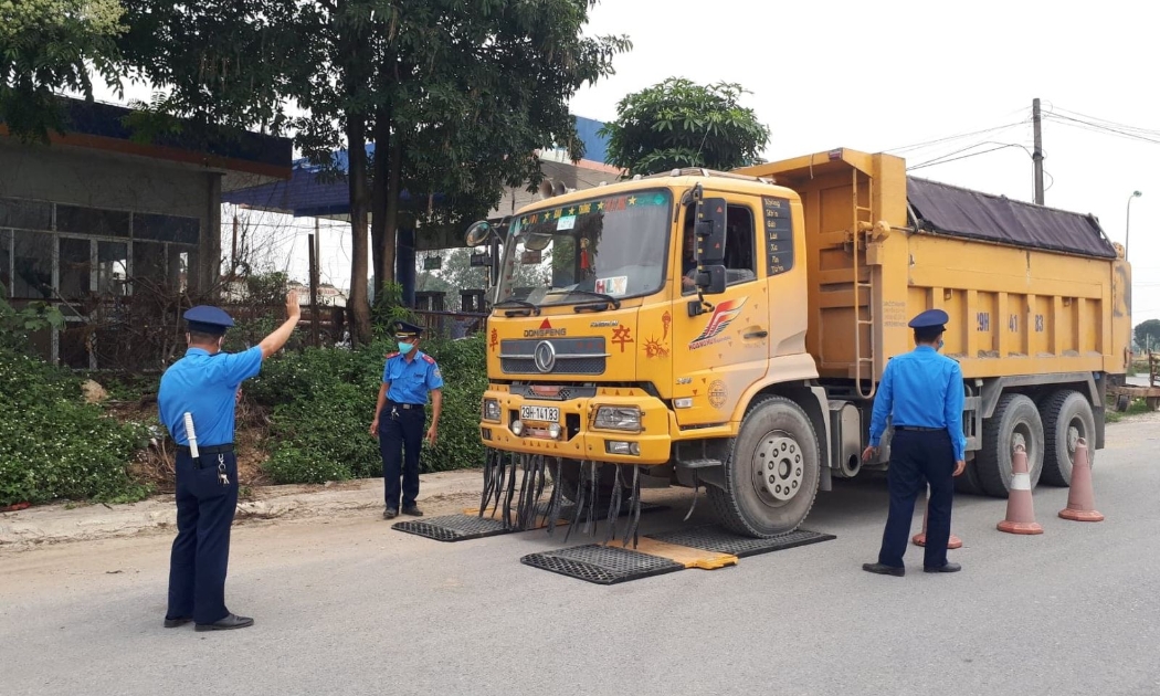 Cơ quan chức năng xử lý xe quá tải