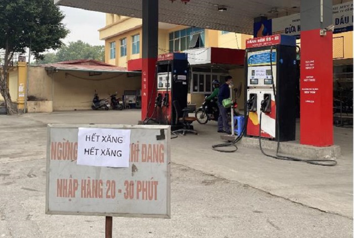 Một số c&acirc;y xăng đ&oacute;ng cửa, tạm ngừng kinh doanh g&acirc;y ảnh hưởng t&acirc;m l&yacute; đến người ti&ecirc;u d&ugrave;ng.