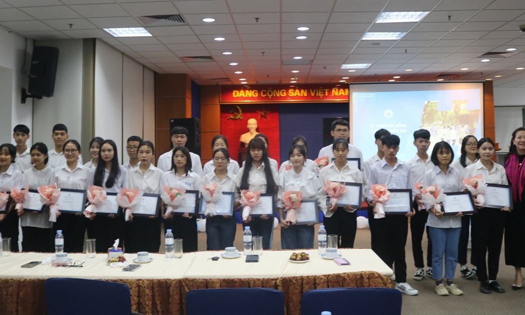 Học bổng từ Quỹ Thắp sáng Niềm tin đã tiếp thêm động lực, niềm tin cho các sinh viên nghèo hiếu học trên cả nước.