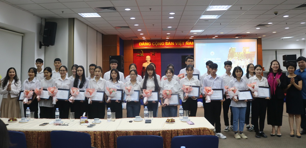 Học bổng từ Quỹ Thắp sáng Niềm tin đã tiếp thêm động lực, niềm tin cho các sinh viên nghèo hiếu học trên cả nước.