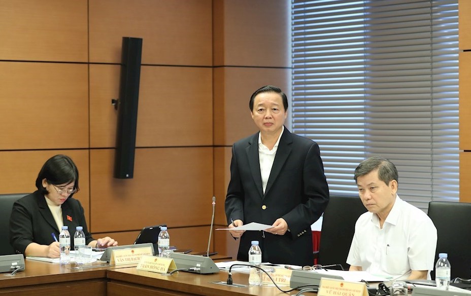 &Ocirc;ng Trần Hồng H&agrave;, Bộ trưởng Bộ T&agrave;i nguy&ecirc;n v&agrave; M&ocirc;i trường, ph&aacute;t biểu tại phi&ecirc;n thảo luận tổ đại biểu quốc hội TP.HCM - Ảnh: QP.