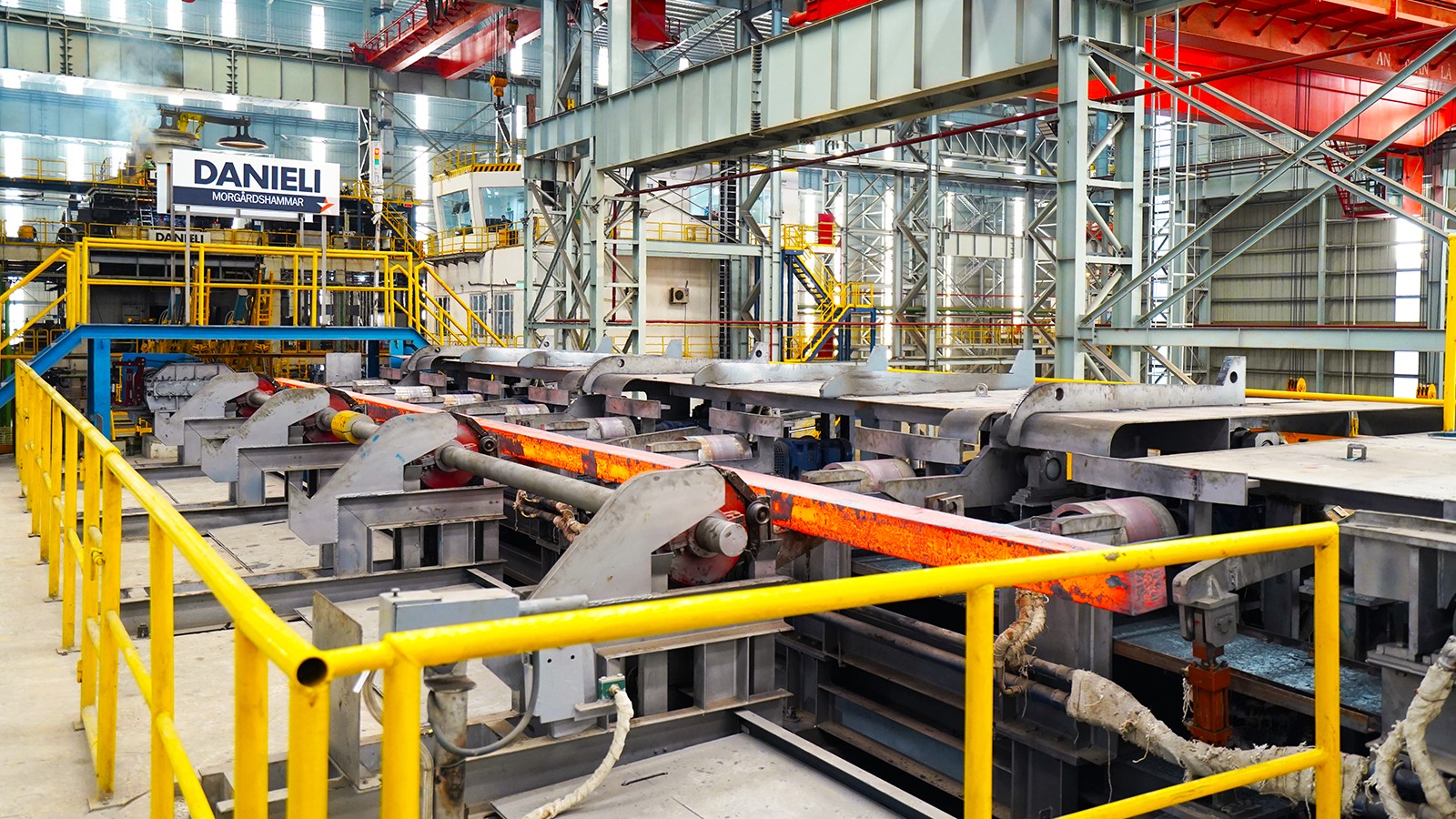 VAS ti&ecirc;n phong sử dụng c&ocirc;ng nghệ l&ograve; điện cảm ứng trong qu&aacute; tr&igrave;nh sản xuất th&eacute;p.