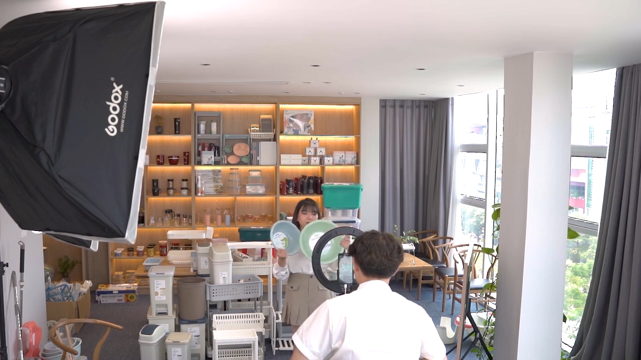 Hình ảnh thực tế một buổi livestream được đầu tư chỉn chu, kỹ lưỡng của đội ngũ Inochi.