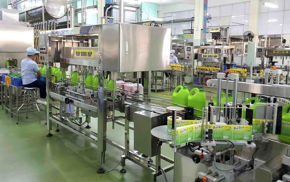 Tổ chức, cá nhân hoạt động hóa chất trong lĩnh vực công nghiệp phải báo cáo tổng hợp tình hình hoạt động hóa chất trước ngày 15/02 hàng năm.