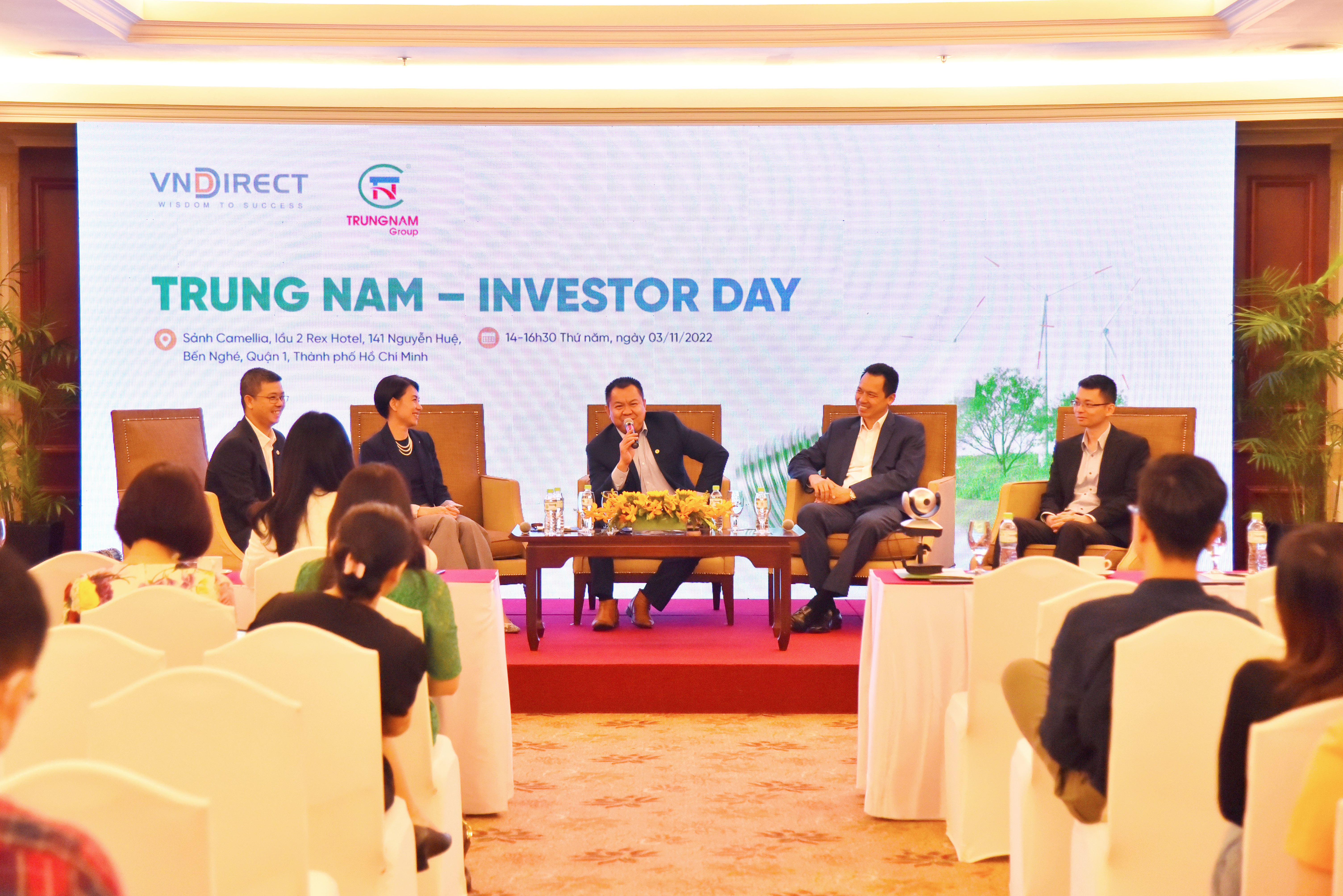 Các diễn giả chia sẻ thông tin về triển vọng phát triển của ngành Năng lượng tái tạo
